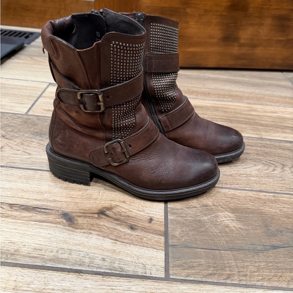 Paul Green Studded Leather Ankle Boots